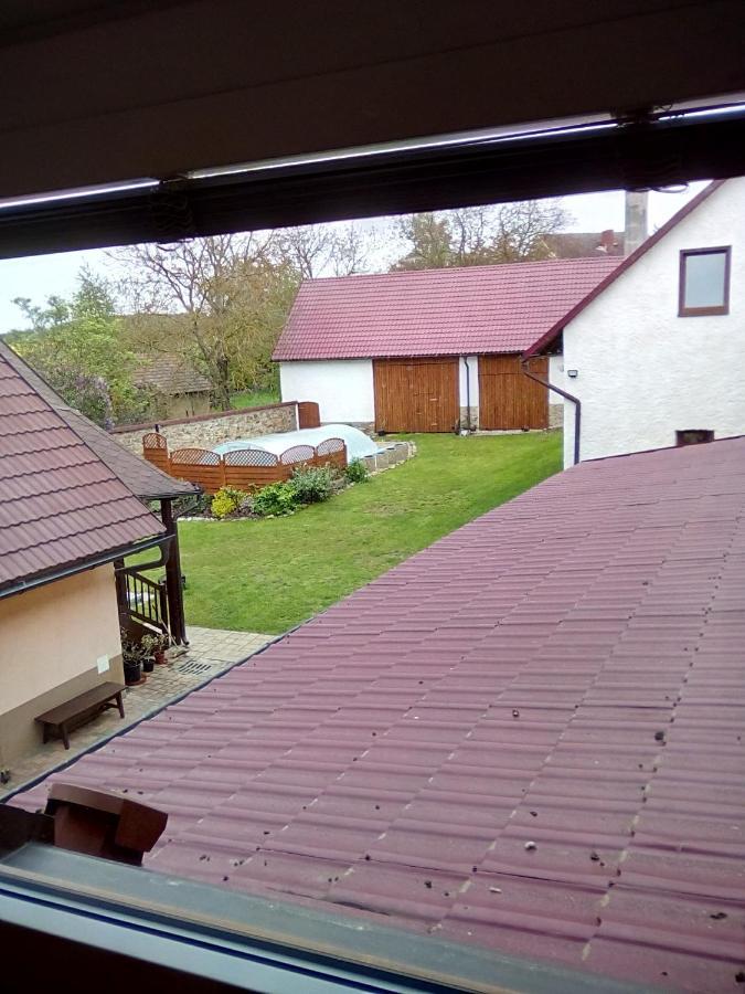 Hostinec U Janatu S Ubytovanim Cestin Bagian luar foto