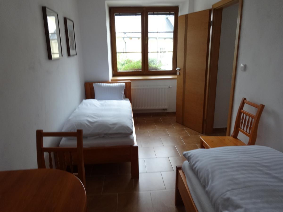 Hostinec U Janatu S Ubytovanim Cestin Ruang foto