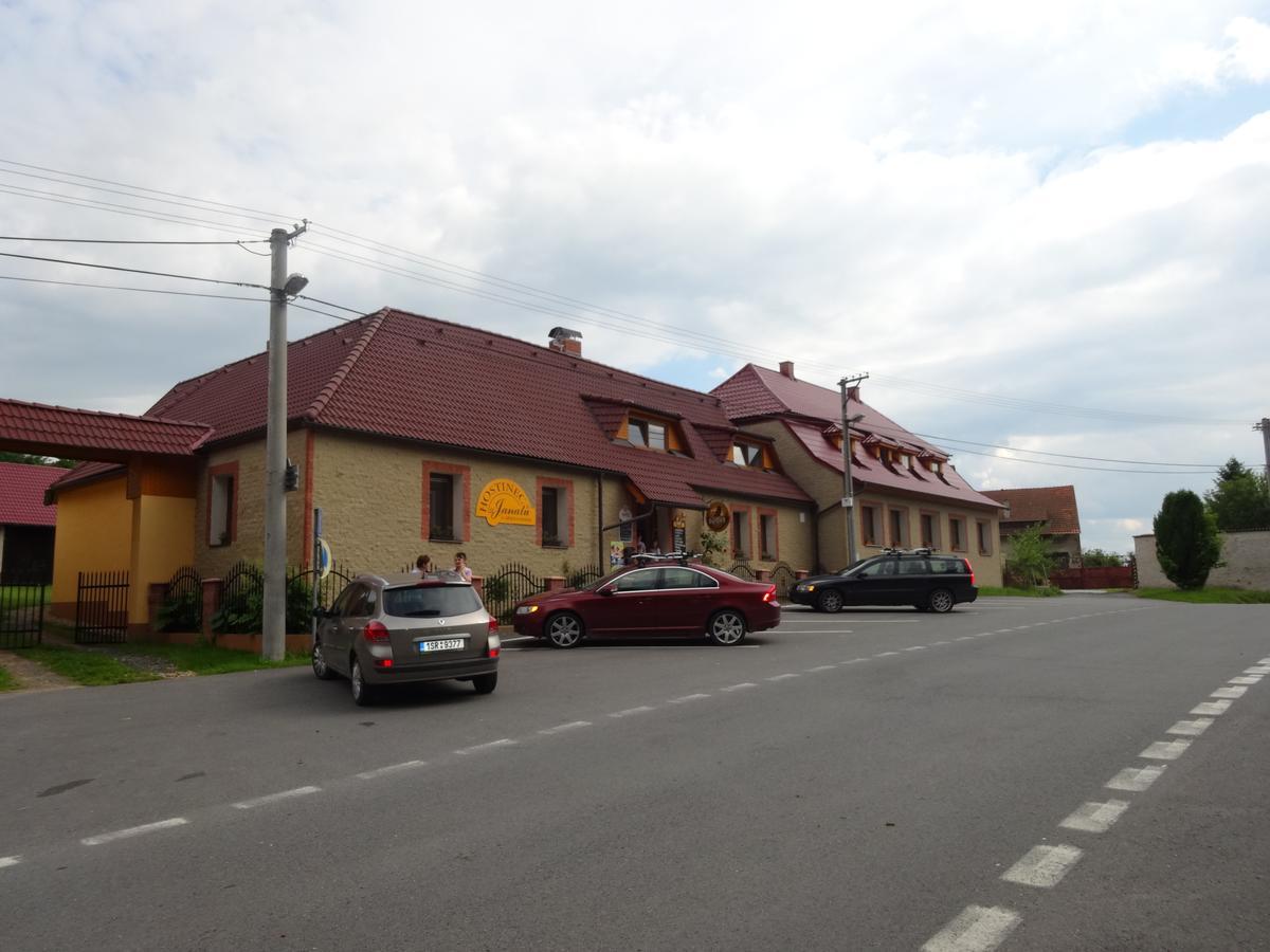 Hostinec U Janatu S Ubytovanim Cestin Bagian luar foto