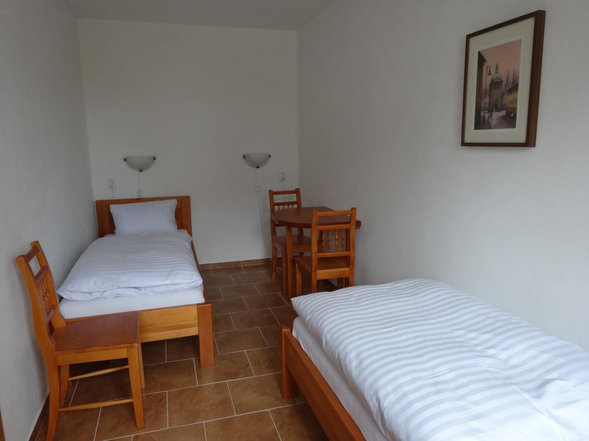 Hostinec U Janatu S Ubytovanim Cestin Ruang foto