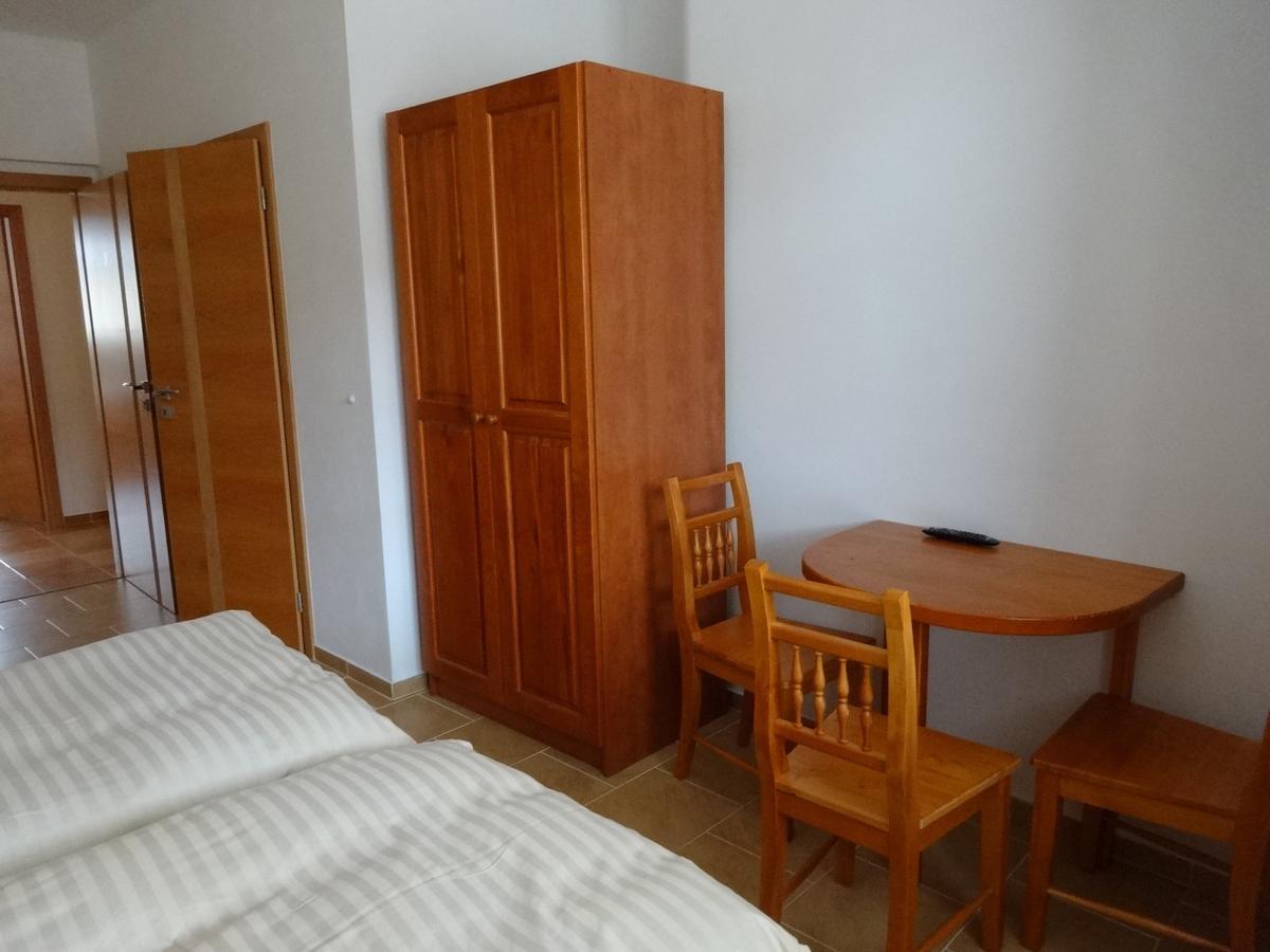 Hostinec U Janatu S Ubytovanim Cestin Ruang foto