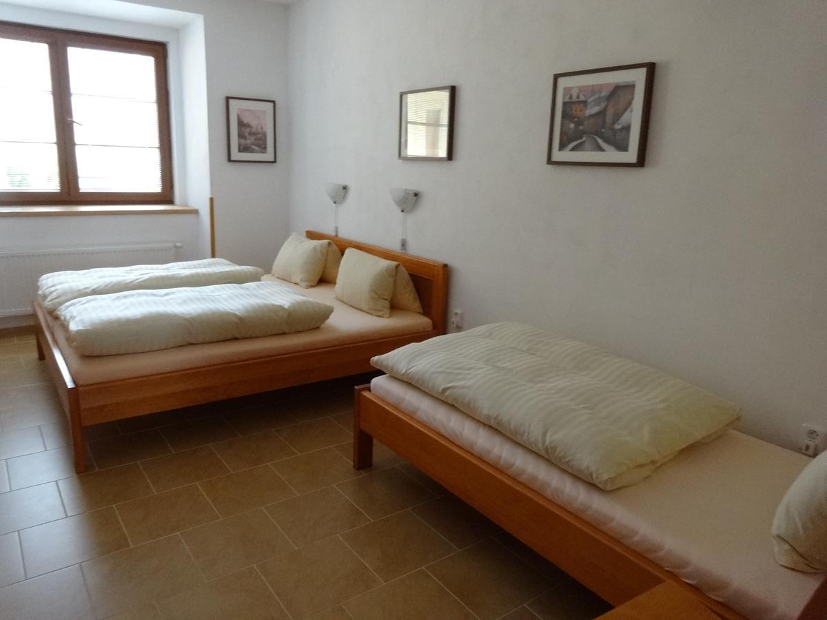 Hostinec U Janatu S Ubytovanim Cestin Ruang foto