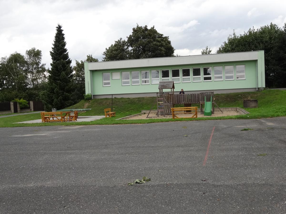 Hostinec U Janatu S Ubytovanim Cestin Bagian luar foto