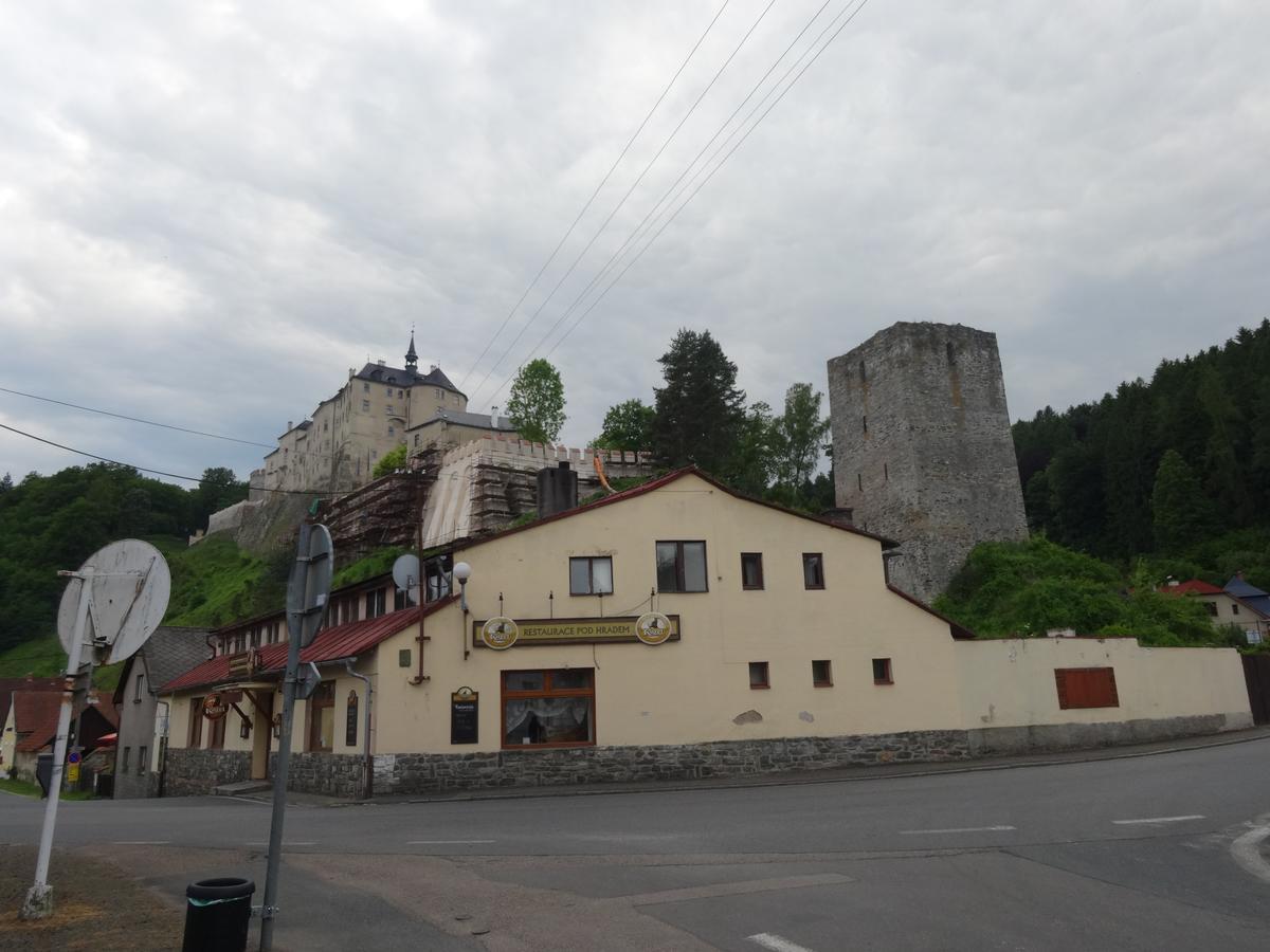 Hostinec U Janatu S Ubytovanim Cestin Bagian luar foto