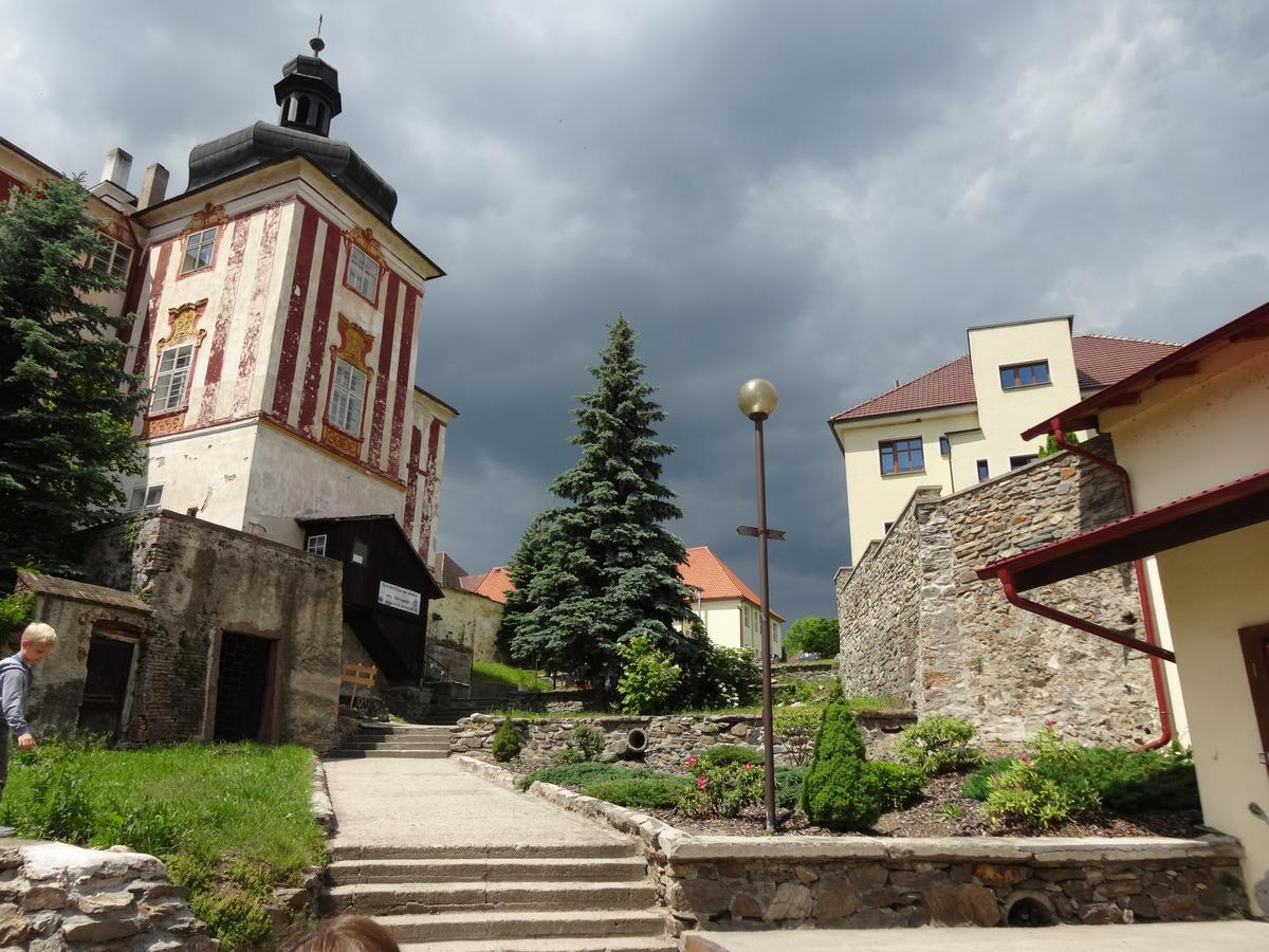 Hostinec U Janatu S Ubytovanim Cestin Bagian luar foto