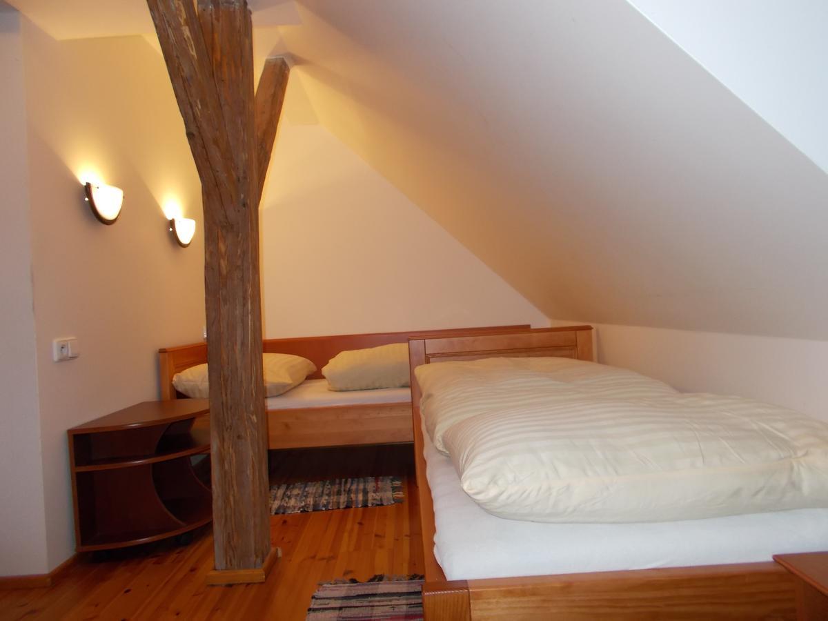 Hostinec U Janatu S Ubytovanim Cestin Bagian luar foto